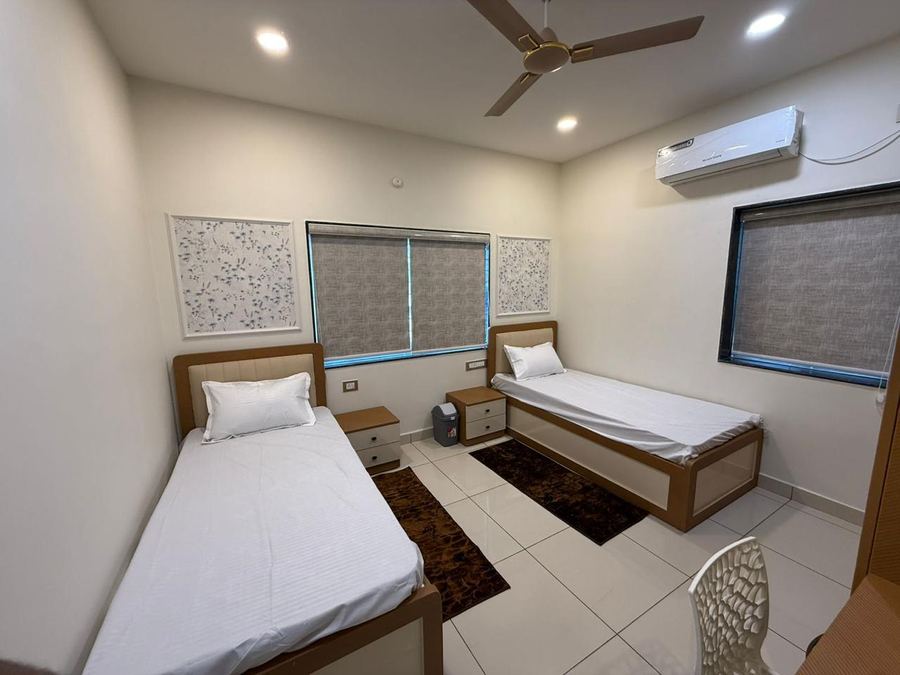 Cozy twin bedroom with modern amenities